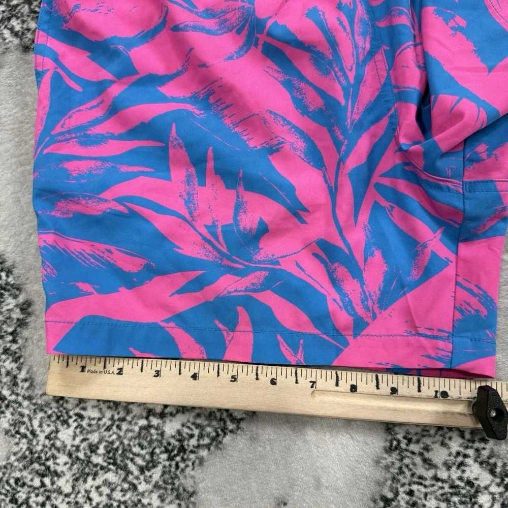 Chubbies 5.5in Swim Trunks Mens Size M Pink‎ Blue Tropical Stretch Shorts
